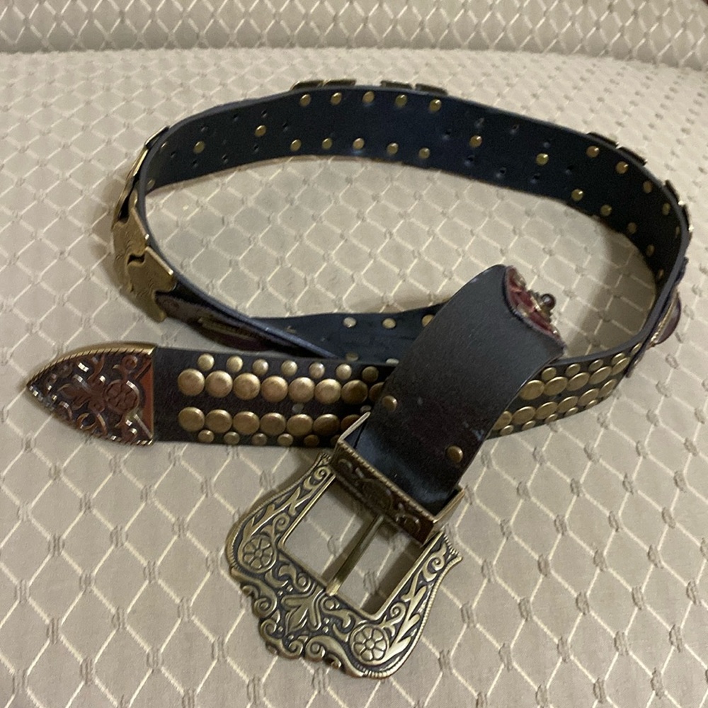 Non branded belt. Black and bronze lots of detail ✨✨✨✨